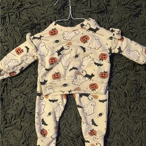 Jessica Simpson baby Halloween outfit set
Size 12 months